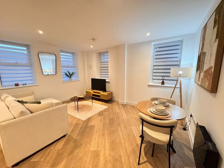 Andover Suite Classic | Sleeps 4 | Free Parking - Andover