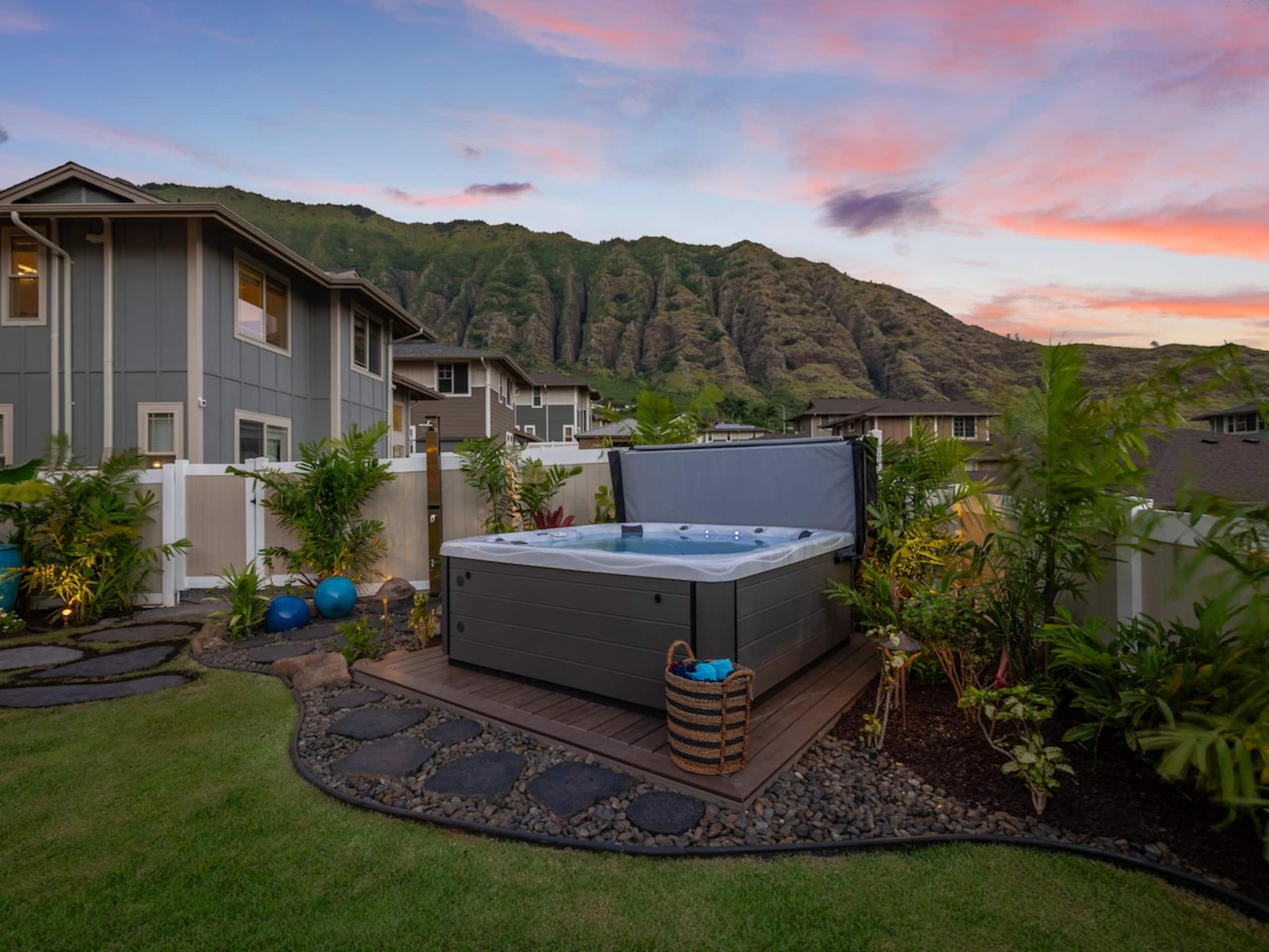 Hawaii Hideout - Top 1% (3 bdr + private studio) - Photo 159