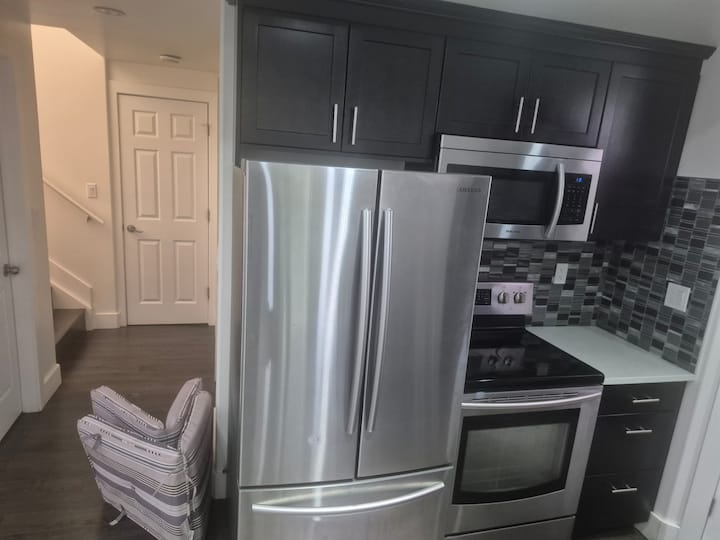 Fully Furnished Basement Suit With 2 Bedroom - Saint-Albert