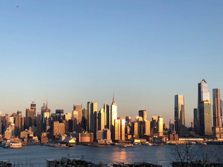 Luxury Townhouse W/water Views 15 Mins To Times Sq - New York City, NY
