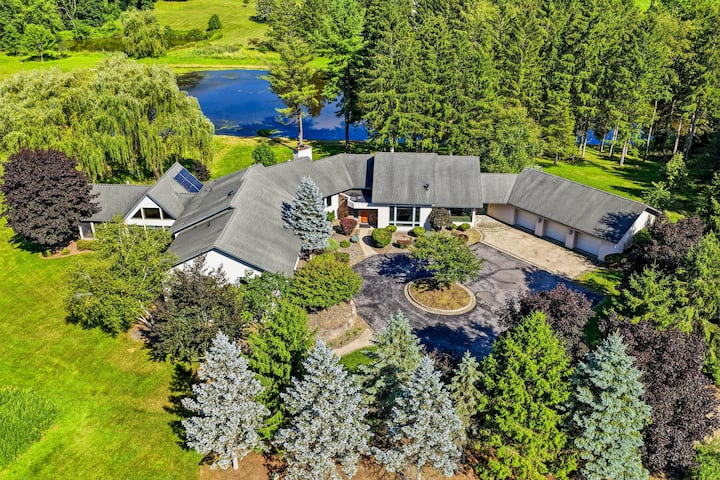 Spacious Ada 6br Home For Groups W. Private Pond - Goshen, NY