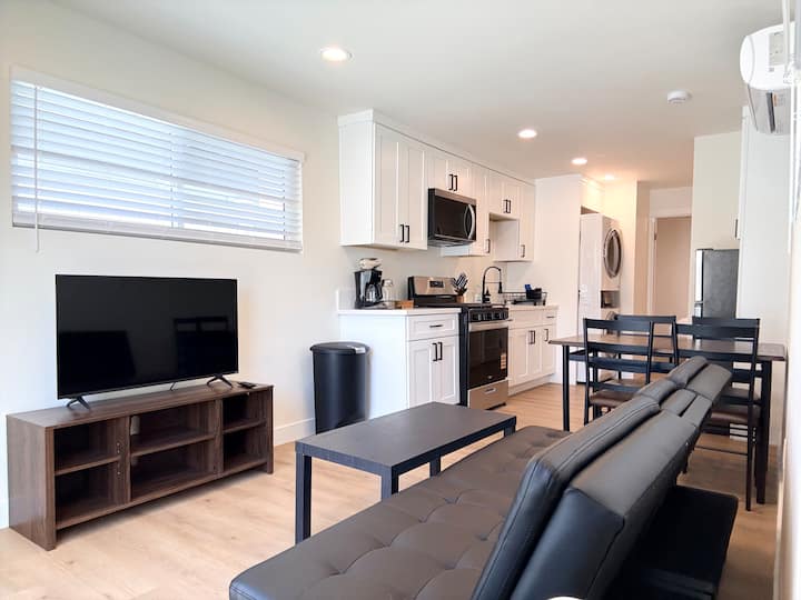 Charming Monrovia Guest House With Parking - Monrovia, CA