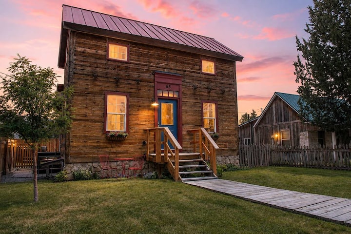 First Street Cabin | Hot Tub | Walk Downtown - Driggs, ID