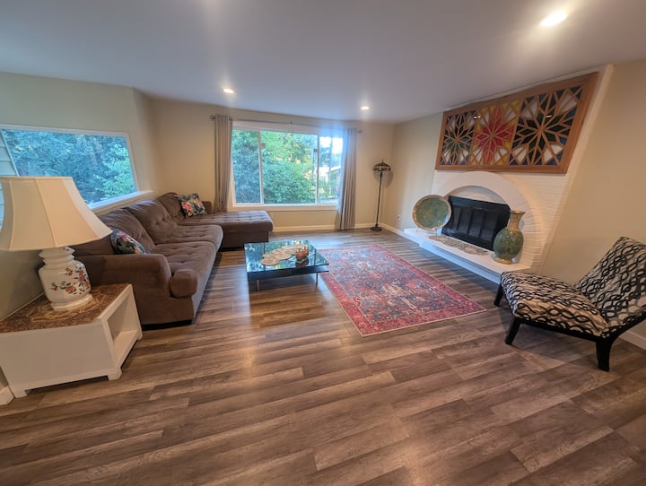 Private 3br Upper Floor · Park & Trail Out Front - Snohomish, WA