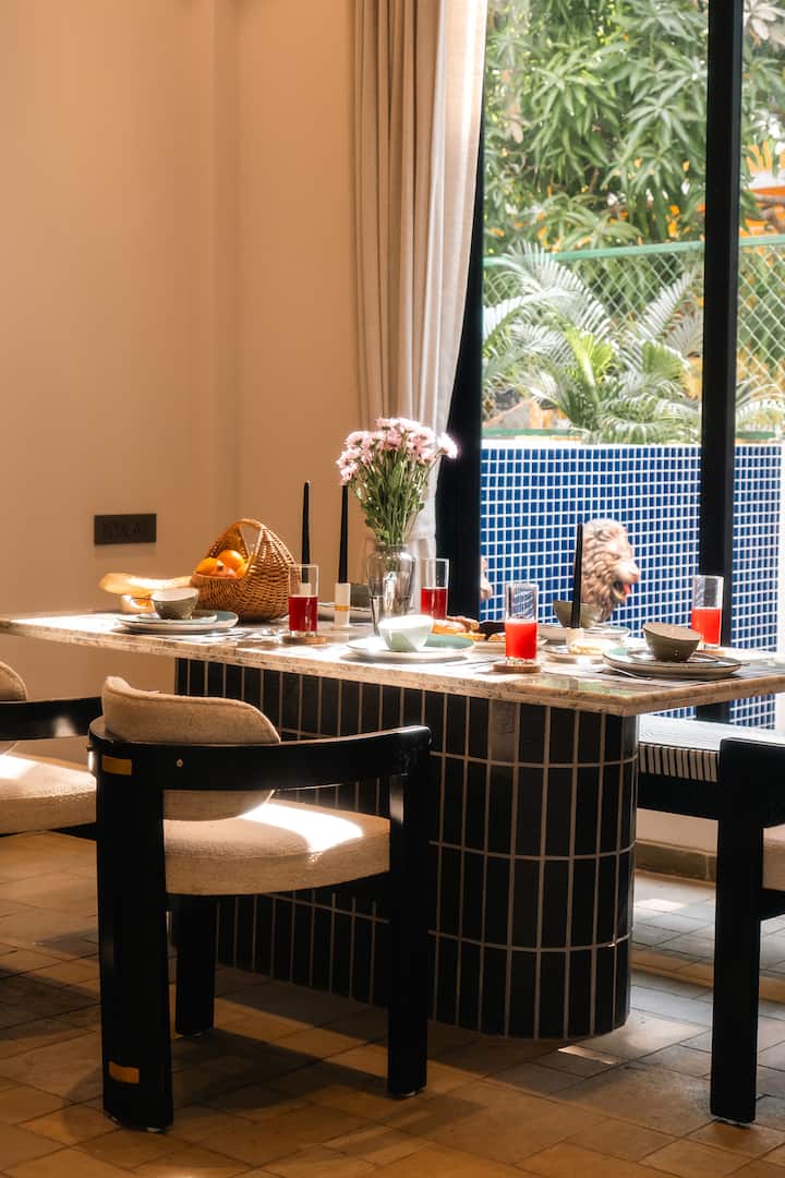 Dining area image 3
