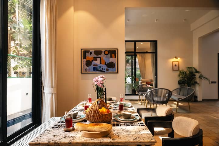 Dining area image 2