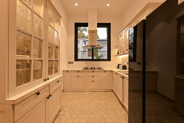 Full kitchen image 1