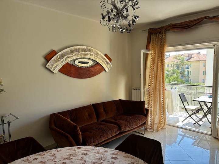 Elegante Trilocale Con Doppi Servizi E Garage - Sanremo