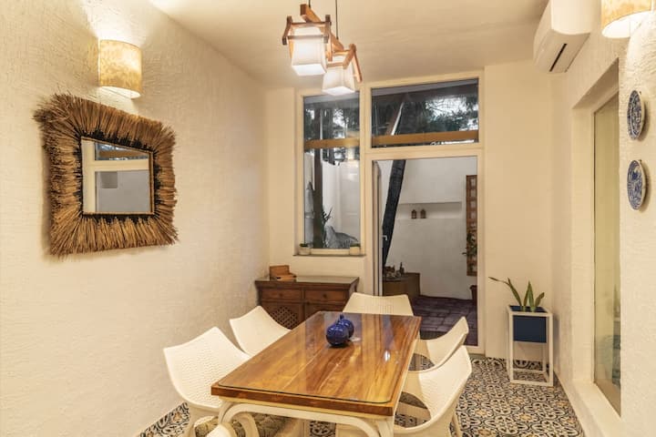 Dining area image 1