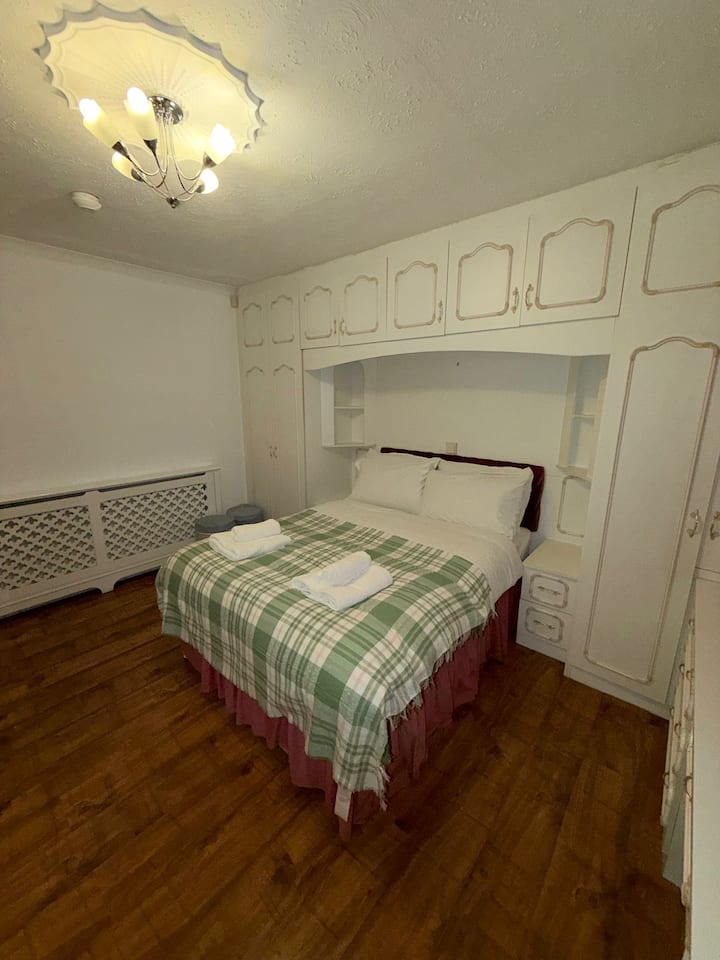 5 Bed Family Home Near Heathrow L London - Hounslow