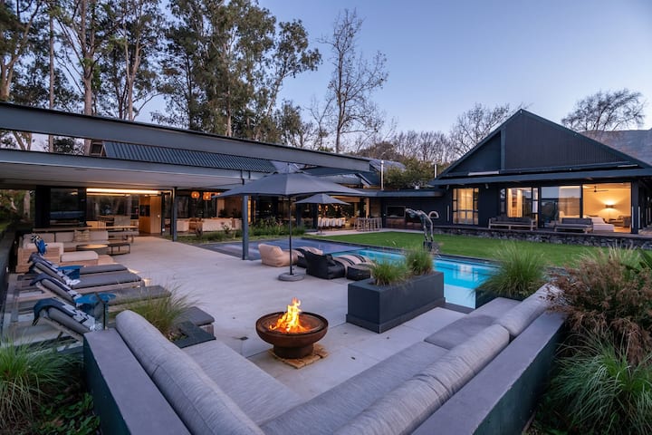 Constantia Mainland
Southern Suburbs, Cape Town - 開普敦