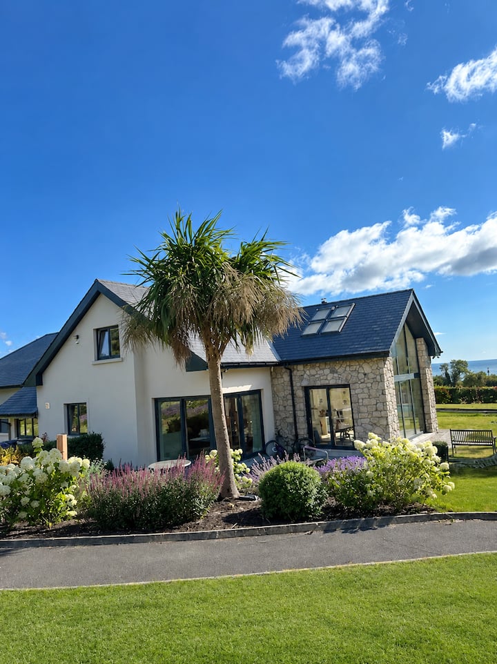Spacious Coastal Family Retreat In Greystones - Greystones