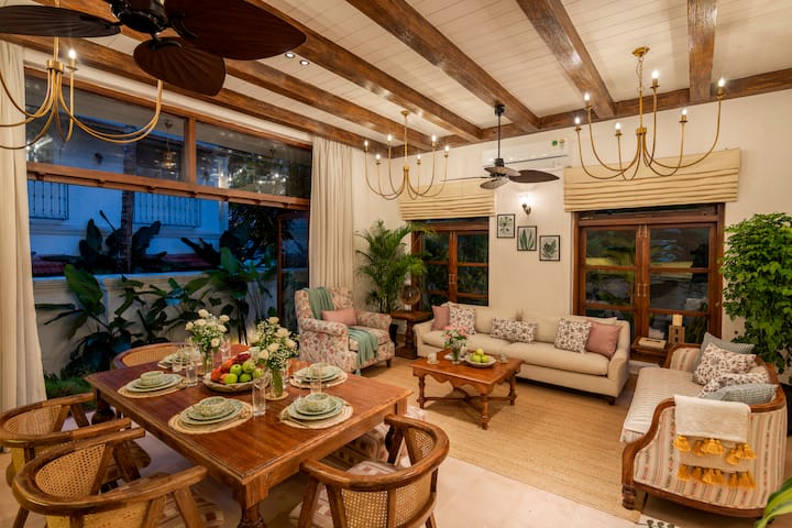 Living room image 7