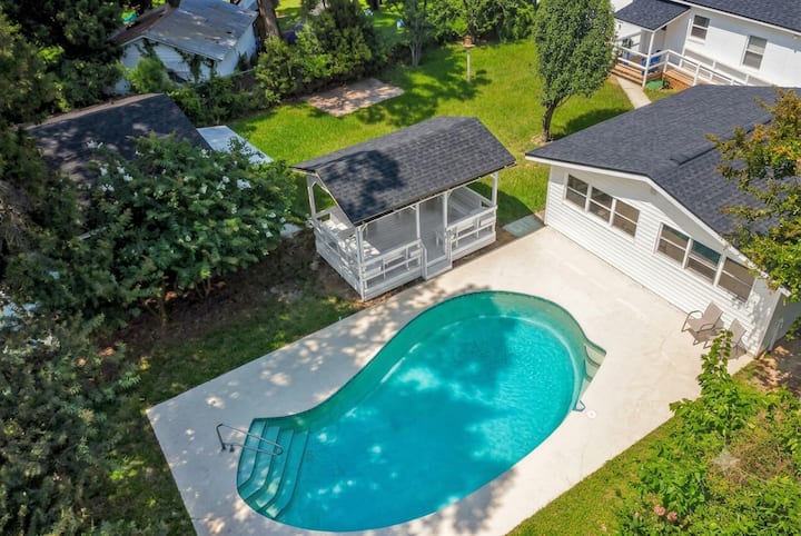 The Palm House | 4br Pool House - Jacksonville, FL