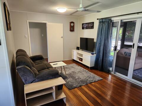 Top performing Airbnb: Bongaree Beach Shack - close to the bridge! in Bongaree