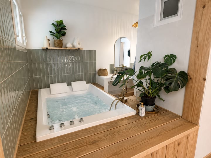 La Suite Fanny  Suite Romantique Avec Balnéo - Monteux