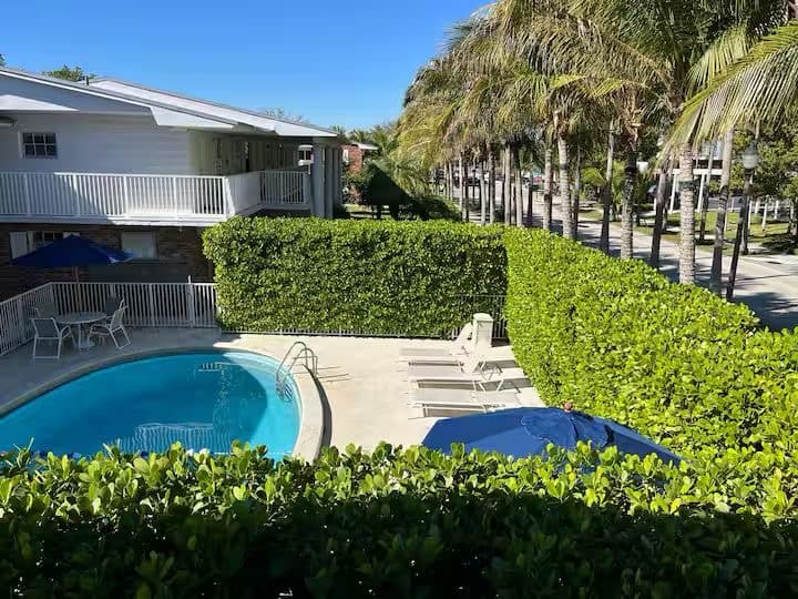 Chic Key Biscayne Getaway: Steps From The Beach - Key Biscayne, FL