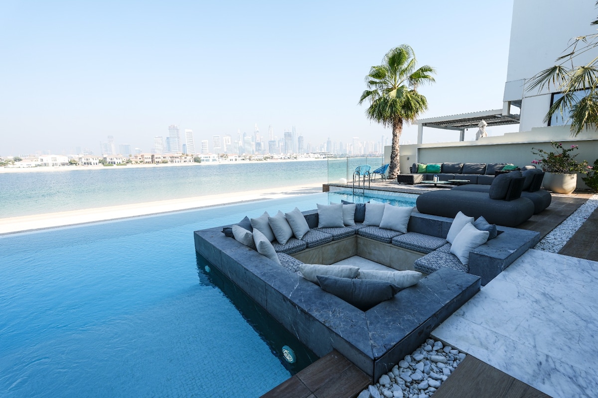 Luxury 5BR Palm Jumeirah Villa with Pool