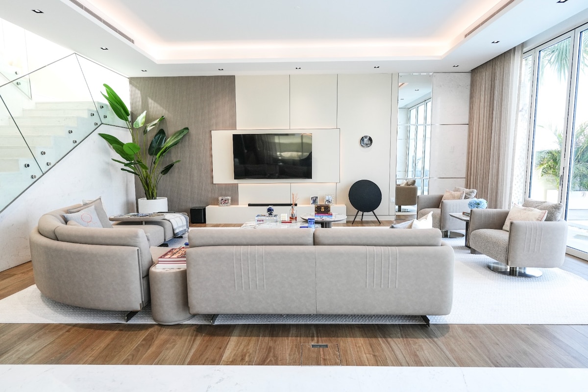 Luxury 5BR Palm Jumeirah Villa with Pool - 3