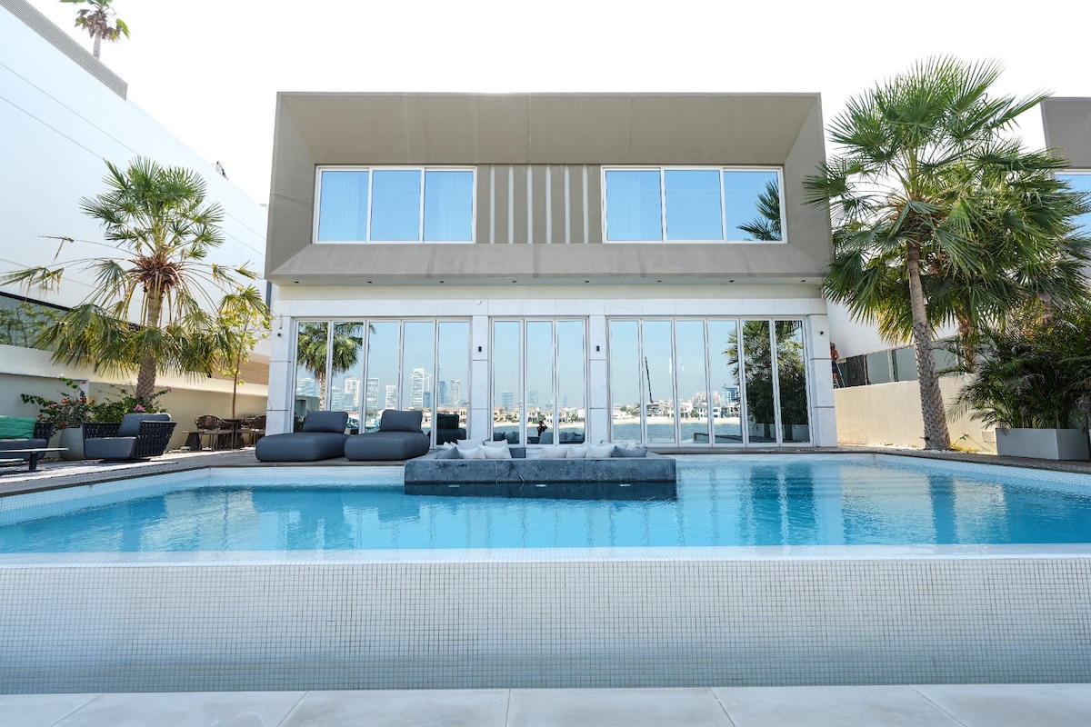 Luxury 5BR Palm Jumeirah Villa with Pool - 2