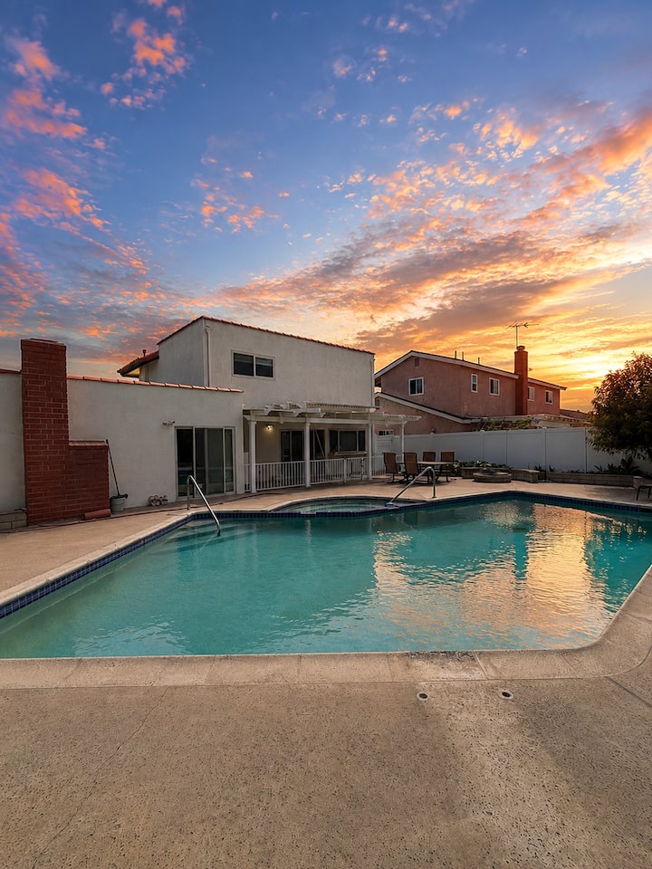 Spacious 4br Pool Home In Near Disneyland - Huntington Beach, CA