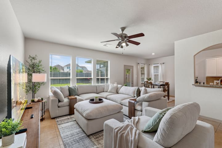 The Olive House | Stylish 4br Retreat | Sleeps 10 - The Woodlands, TX