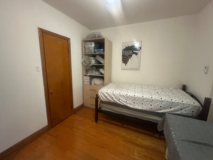 Convenient 1 Bdr Near Metro St-michel/ 7 Km To Dt - Laval