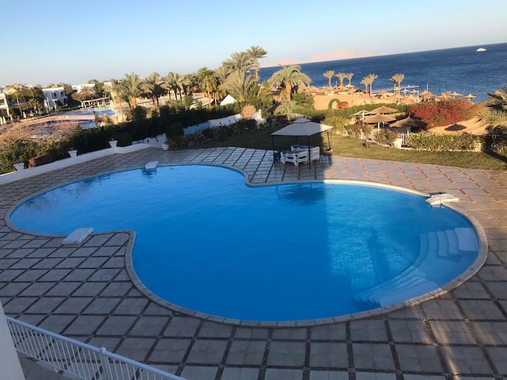 Beachfront 4br Mansion |Private Pool | Monte Carlo - Charm el-Cheikh