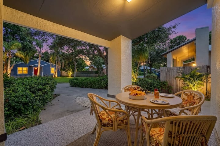 Modern Hacienda | Yard, Beach Gear & Pup Ok - Sarasota, FL