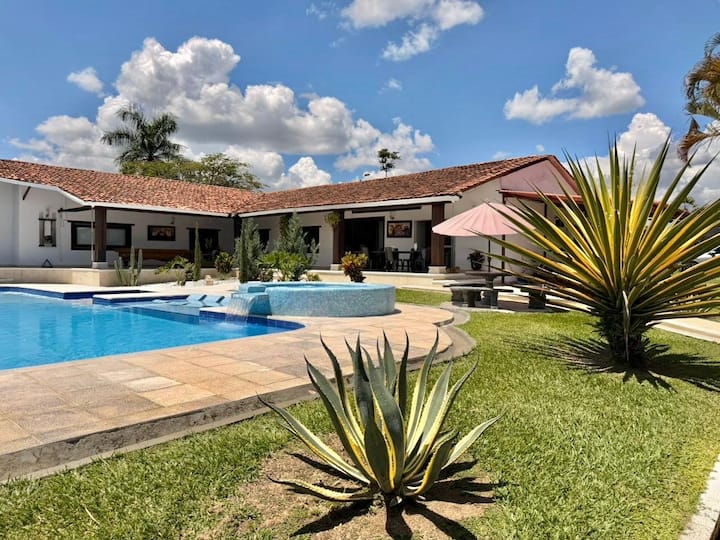 Luxury Private Finca With Pool Jacuzzi And Gardens - Pereira, Colombia