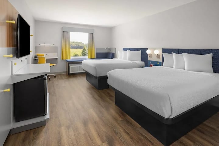Corner 2 Queen | Microtel Rehoboth | Near Beach - Lewes, DE