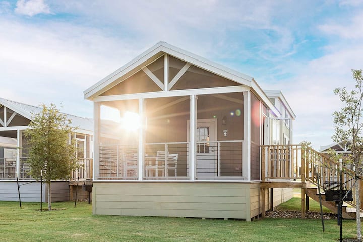 Peaceful Cabin Getaway | Loft, Pool & River Access - Round Rock, TX
