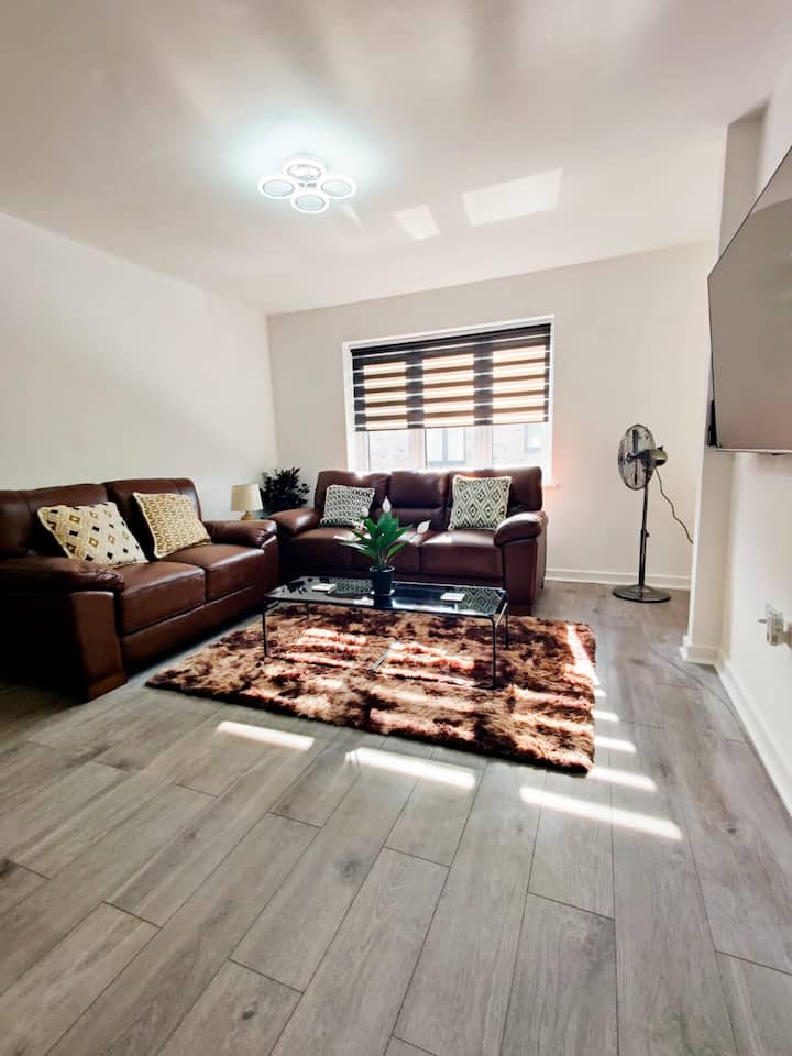 Stylish Home Close 2 City Centre & Rail Station - 切斯特菲爾德