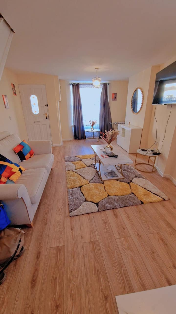 Located 10.7miles From Cotswold Country Park Beach - Swindon