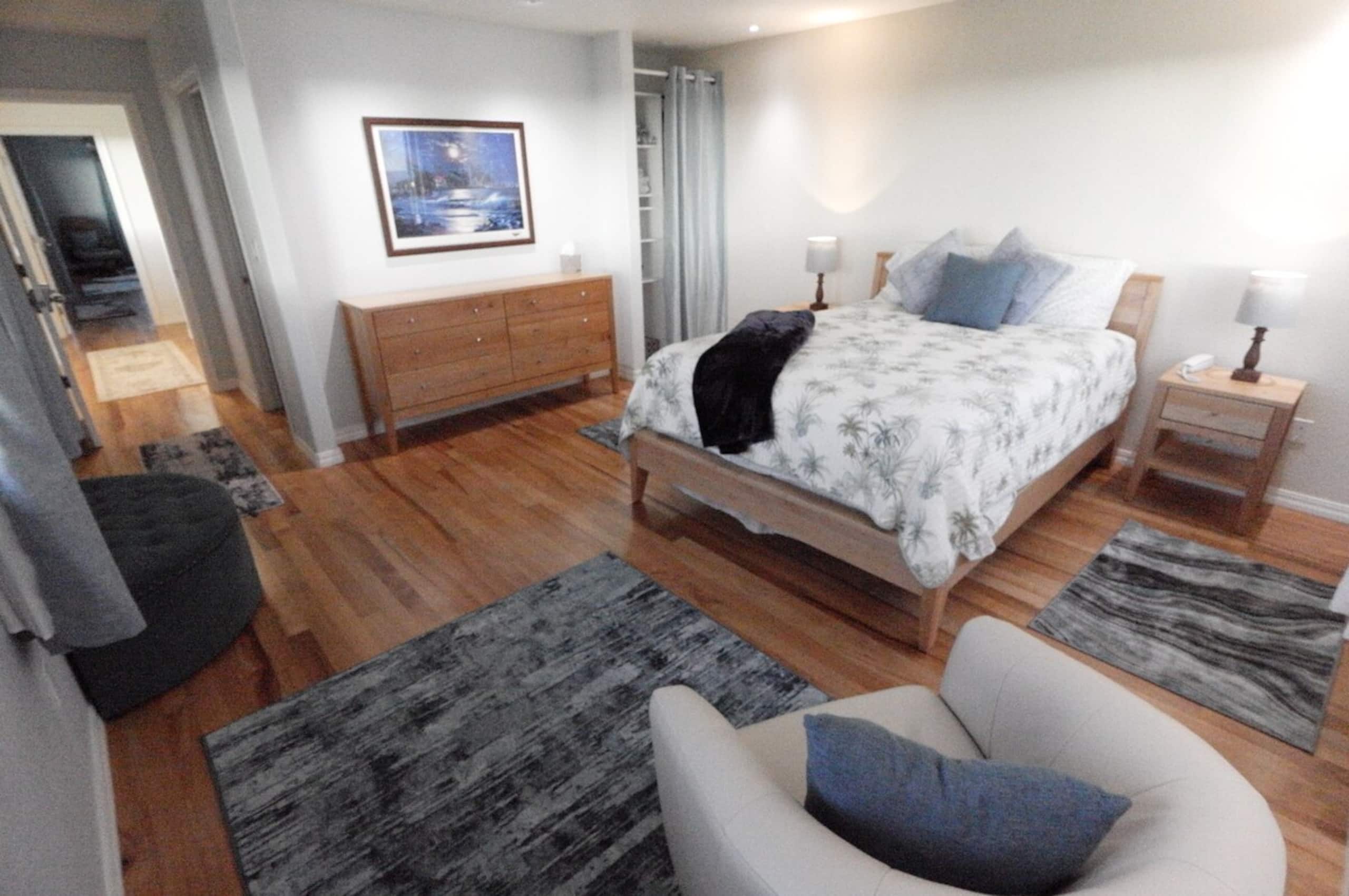 Deluxe Oceanview Sunrise Suite - Low EMF- Ethernet - Main photo