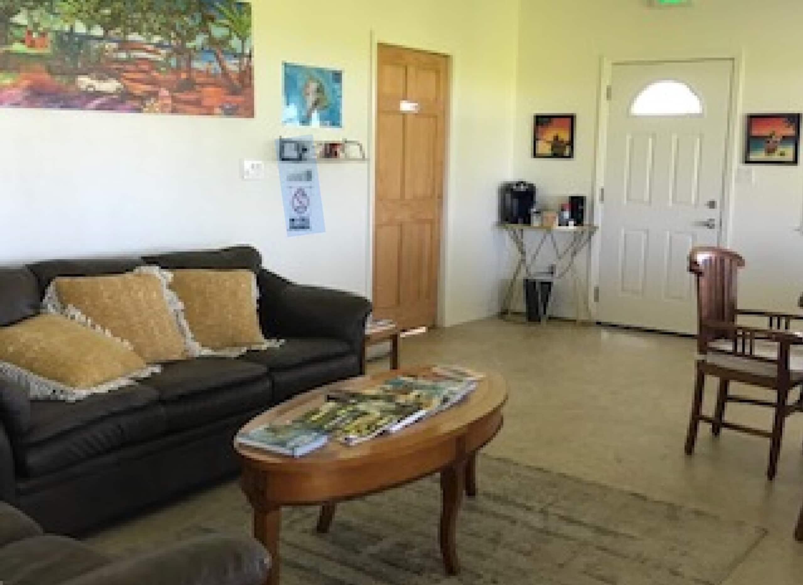 Deluxe Oceanview Sunrise Suite - Low EMF- Ethernet - Photo 2