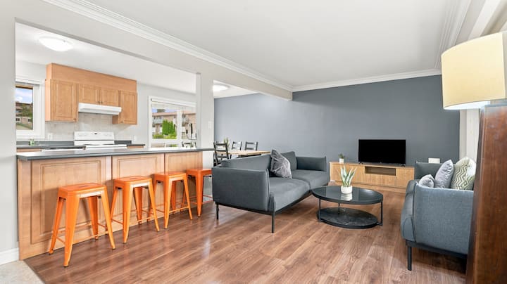 Perfect Poolside Paradise W/ 3 Queen Beds - St. Catharines