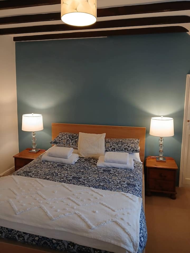 Home Farm B And B - Room 2 - Large Double Room - Honiton