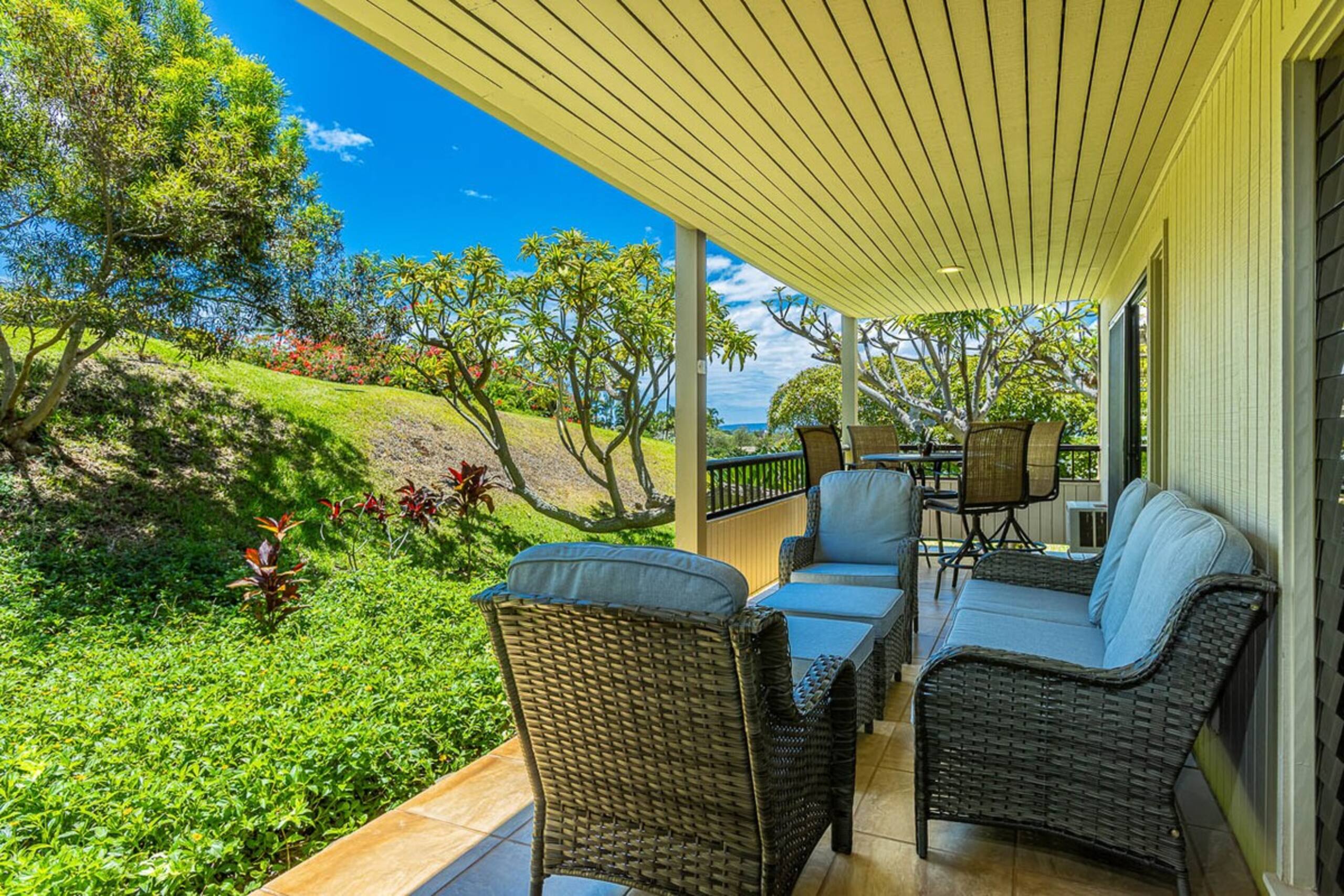 Gorgeous 2 Story Townhouse in Wailea w/ Ocean View - Photo 16