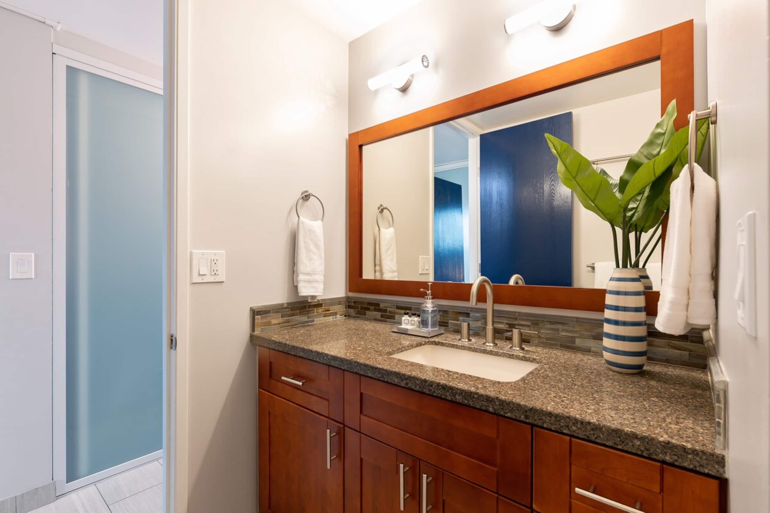 Large Modern 3 Bed/3 Bath Oceanfront Condo - Photo 31