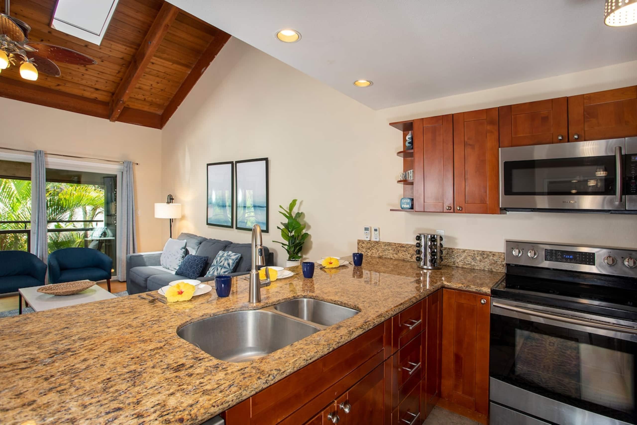 Kihei Oasis Steps to Ocean/Beach, Pool, Balcony - Photo 10