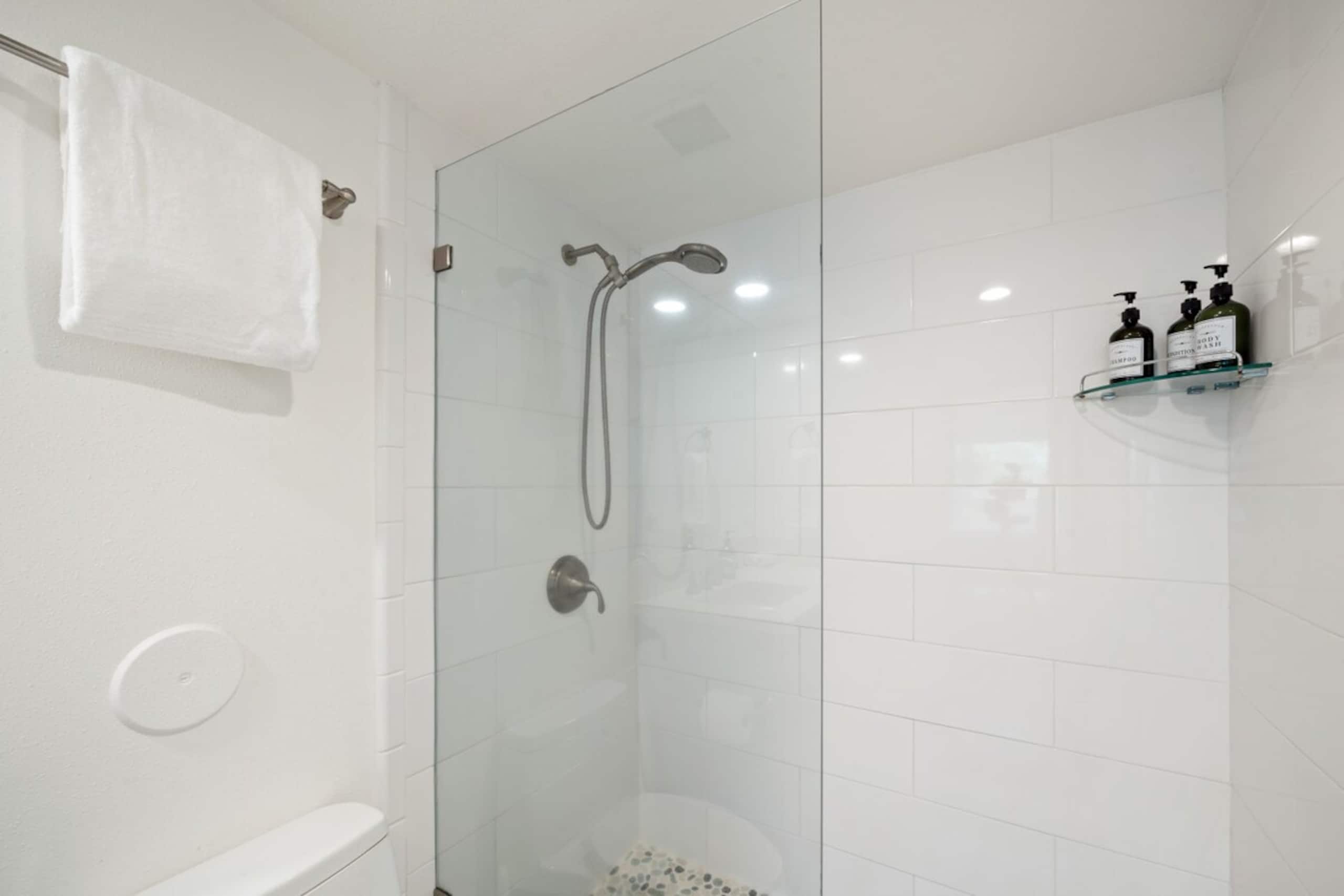 Kihei Beach Condo, Pools & Hot Tubs - Photo 22