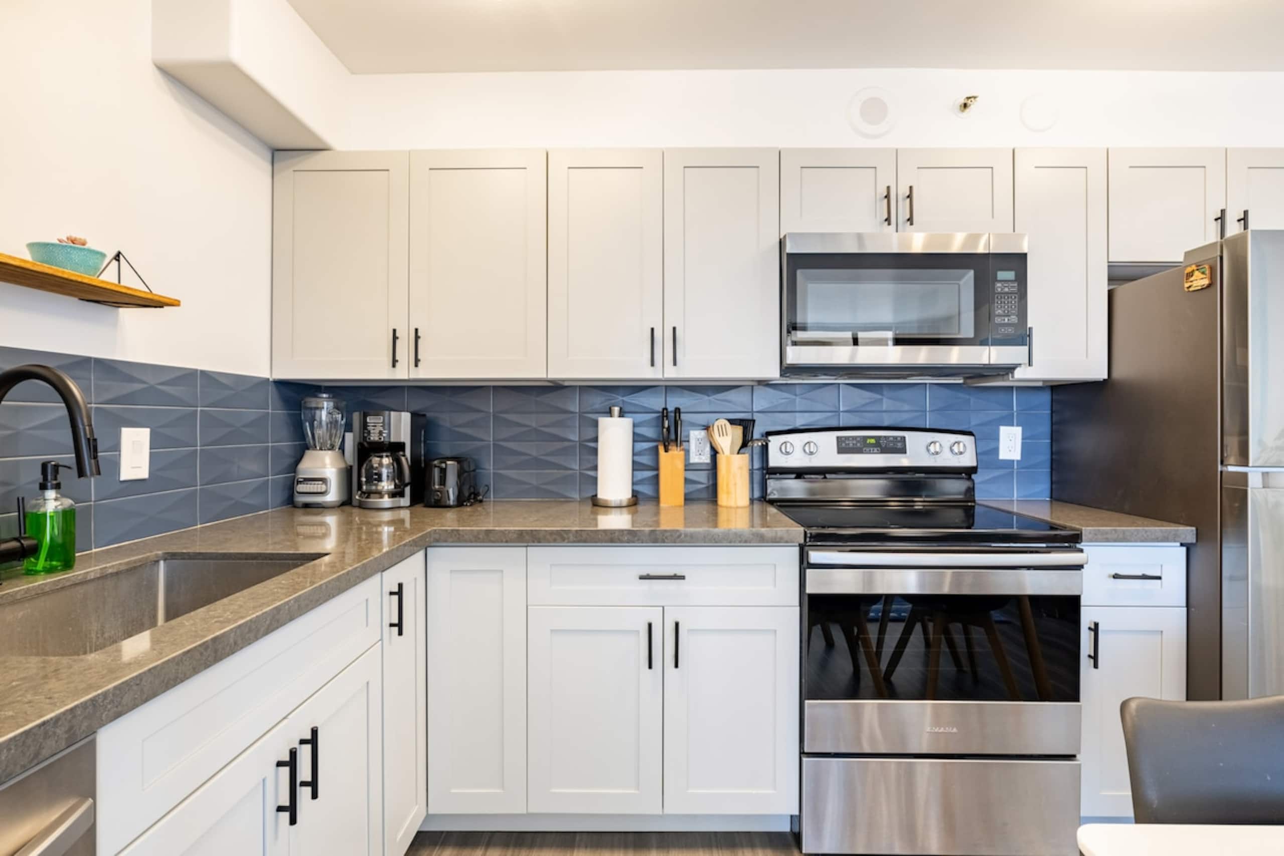 Ocean View High Floor Remodeled - Photo 4
