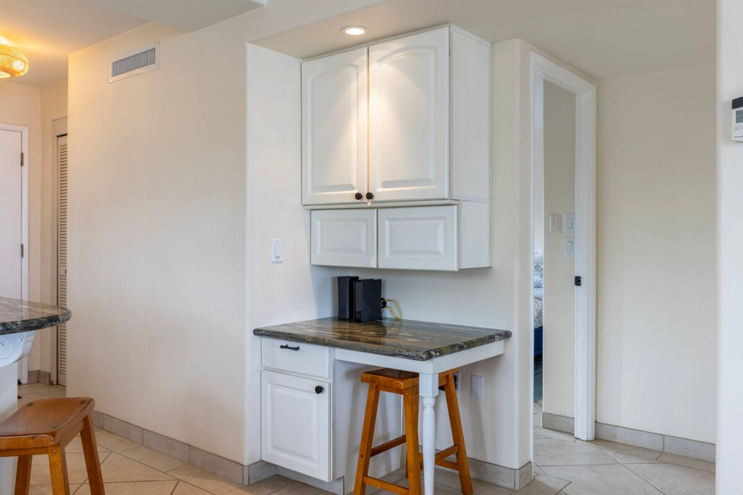 Oceanfront, 2bedroom condo, AC, 6 mile sandy beach - Photo 13