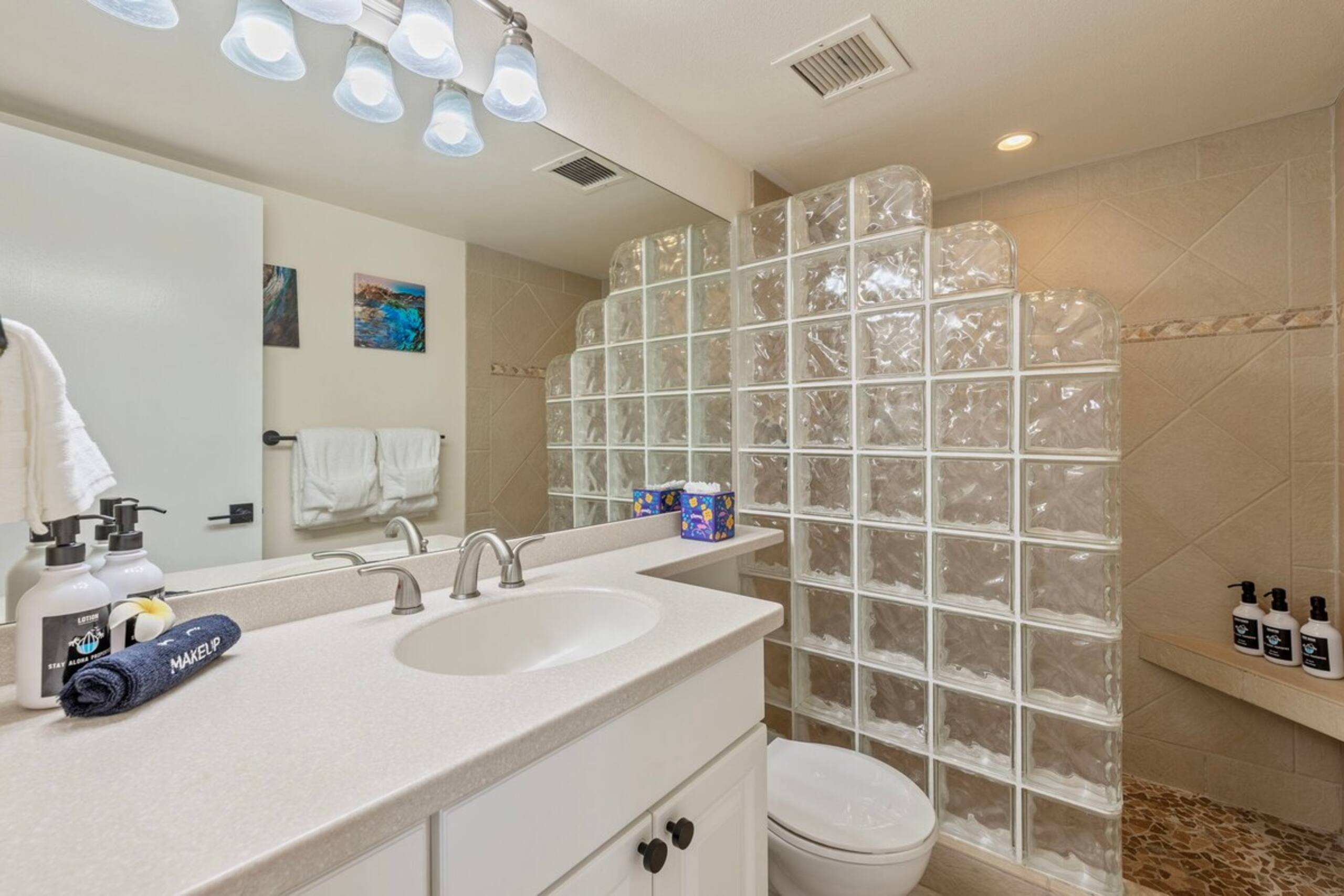 Oceanfront, 2bedroom condo, AC, 6 mile sandy beach - Photo 26
