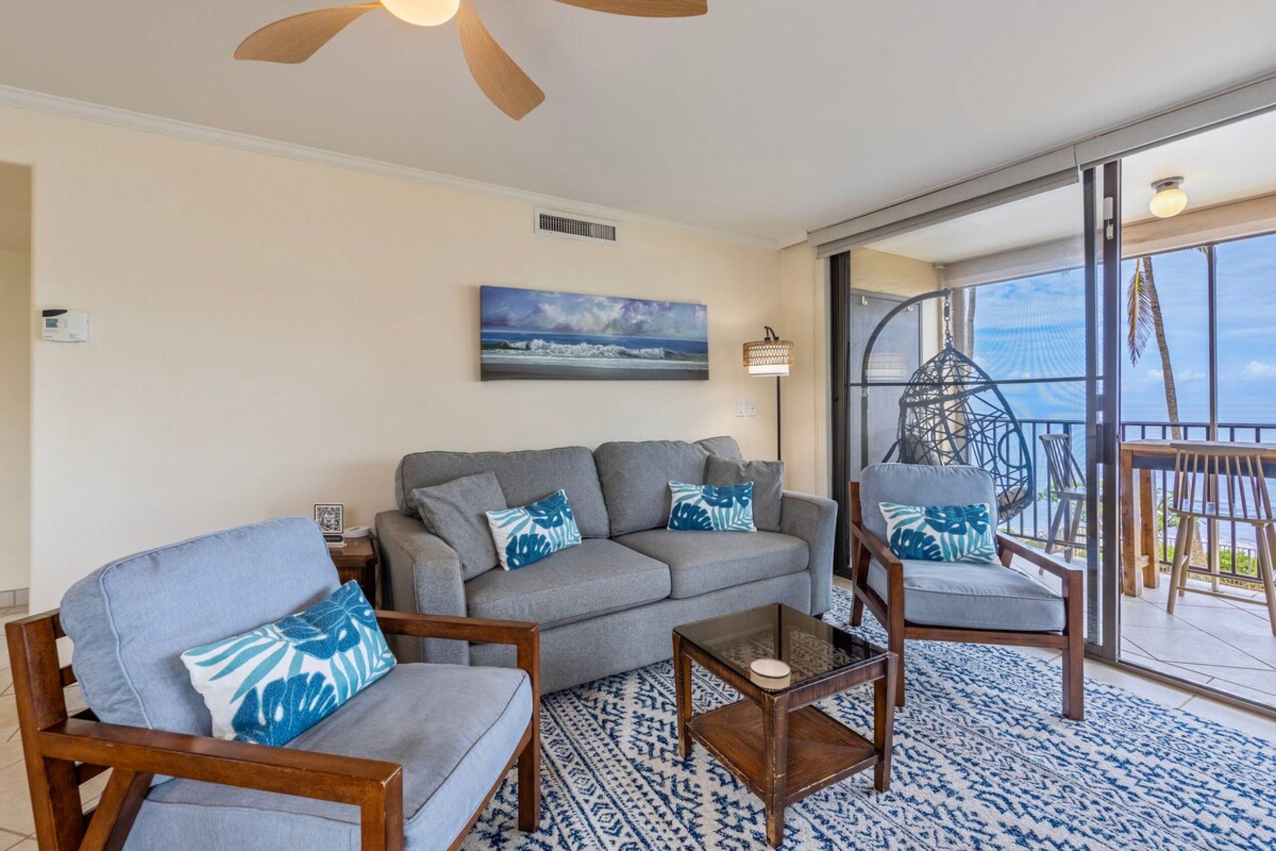 Oceanfront, 2bedroom condo, AC, 6 mile sandy beach - Photo 9
