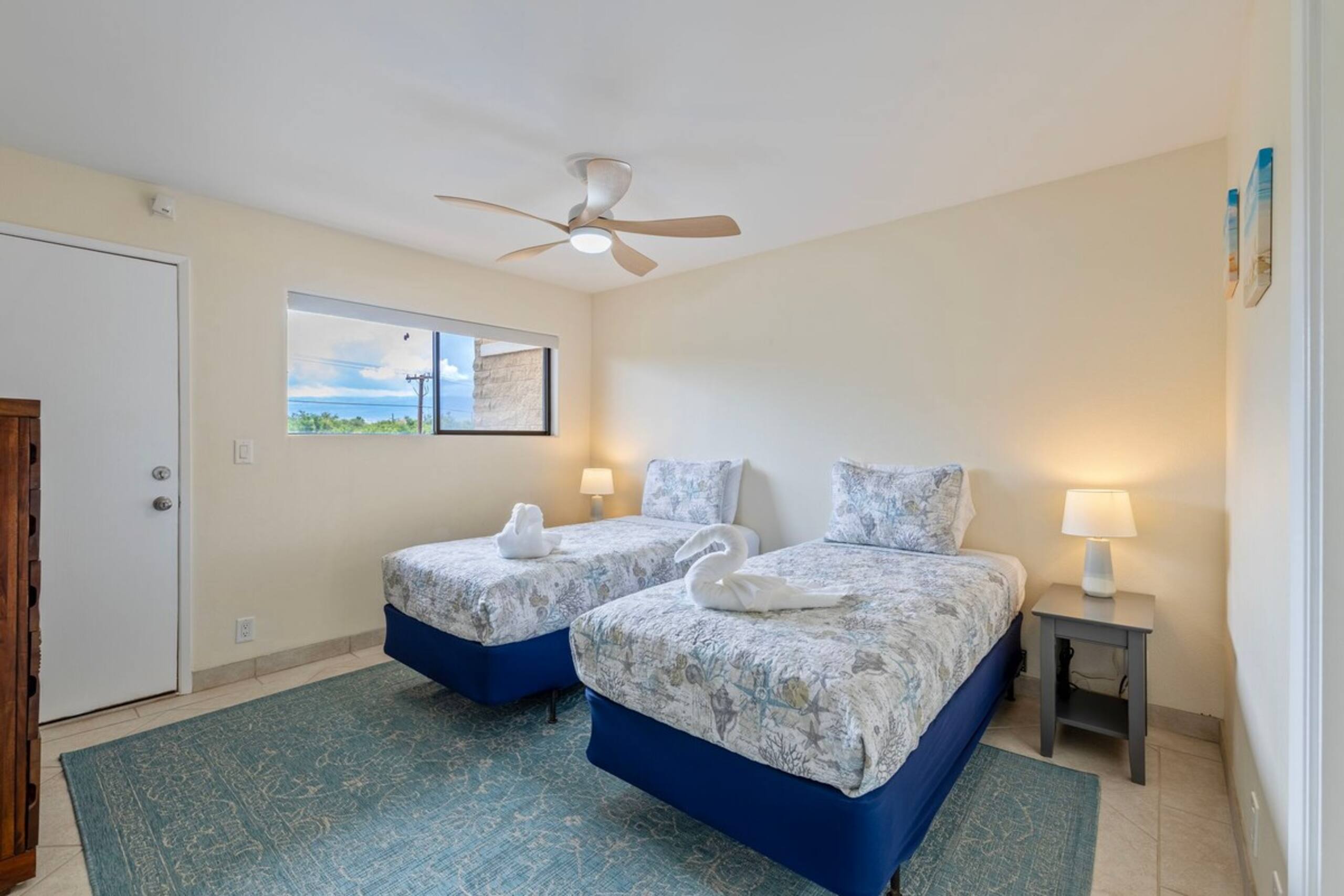 Oceanfront, 2bedroom condo, AC, 6 mile sandy beach - Main photo