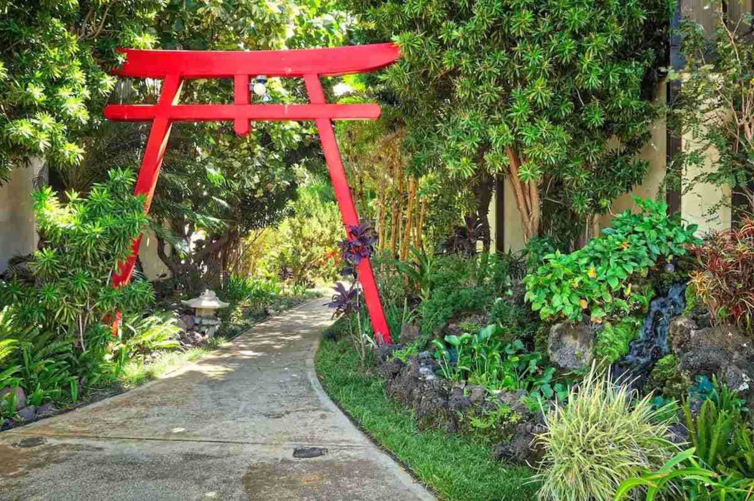 Your Hawaiian Happy Place Steps from the Beach - Photo 15