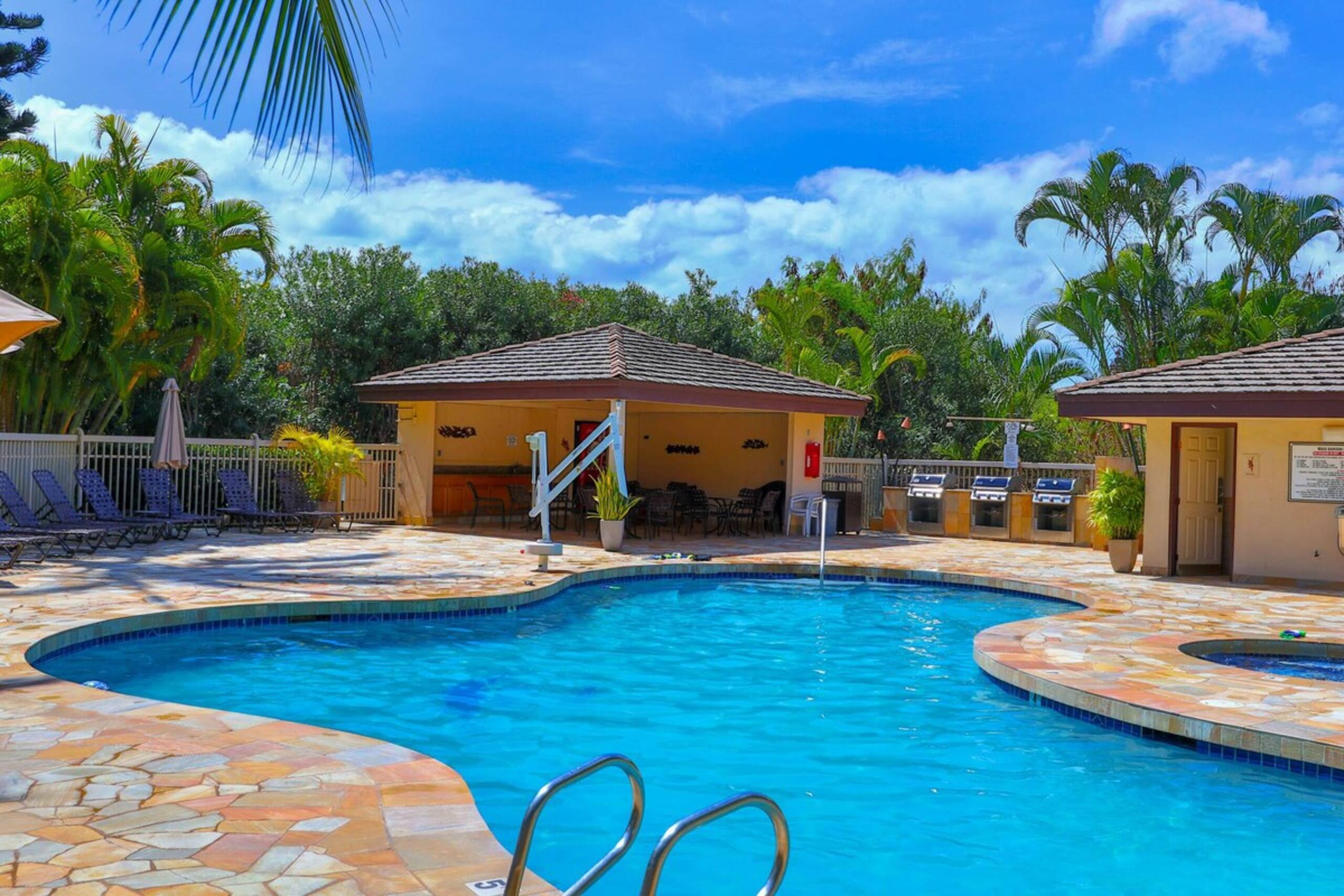 Maui Banyan, King Bed, Ocean View, Across Kamaole - Photo 32
