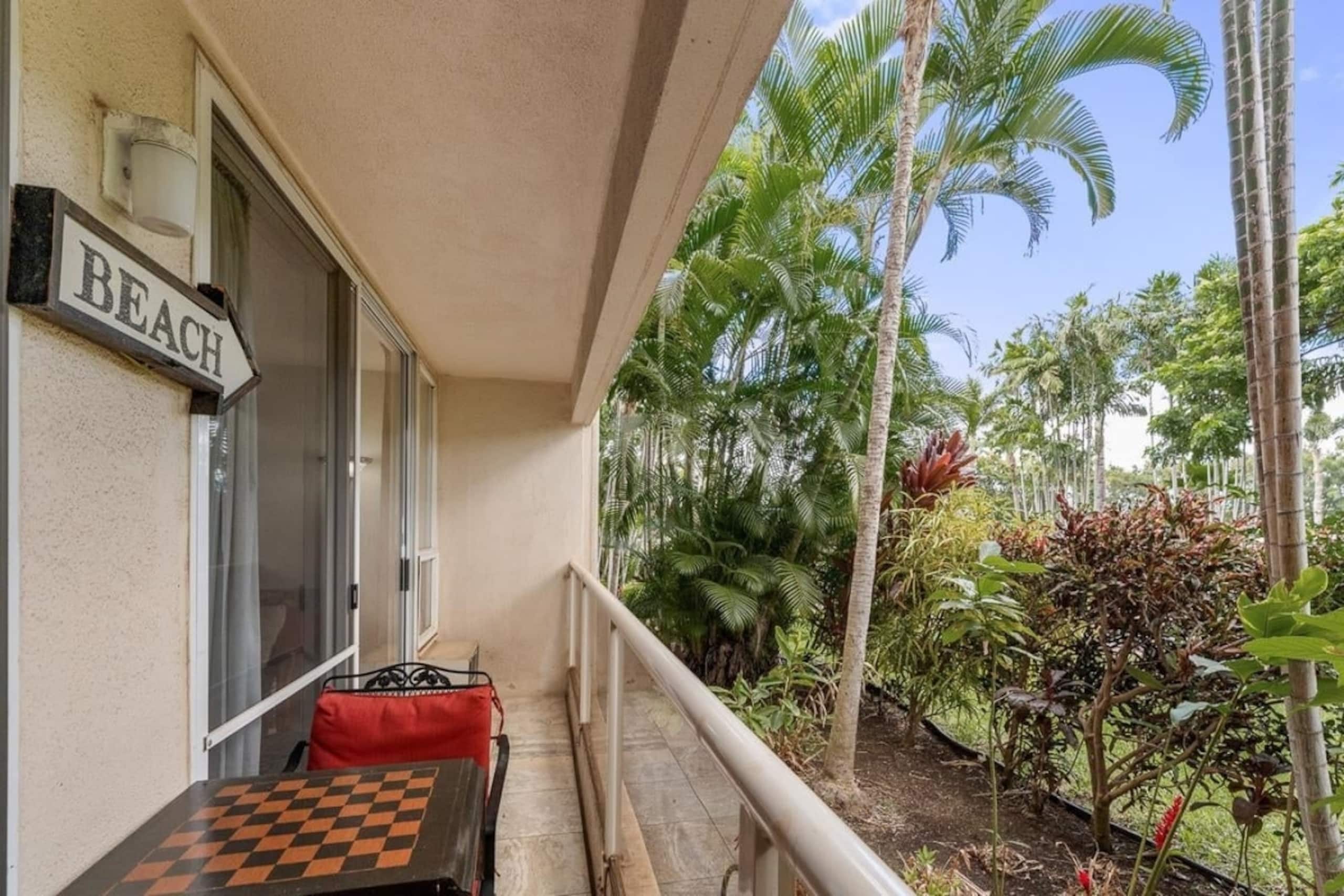 Luxury Condo at Kameole Beach - Photo 18